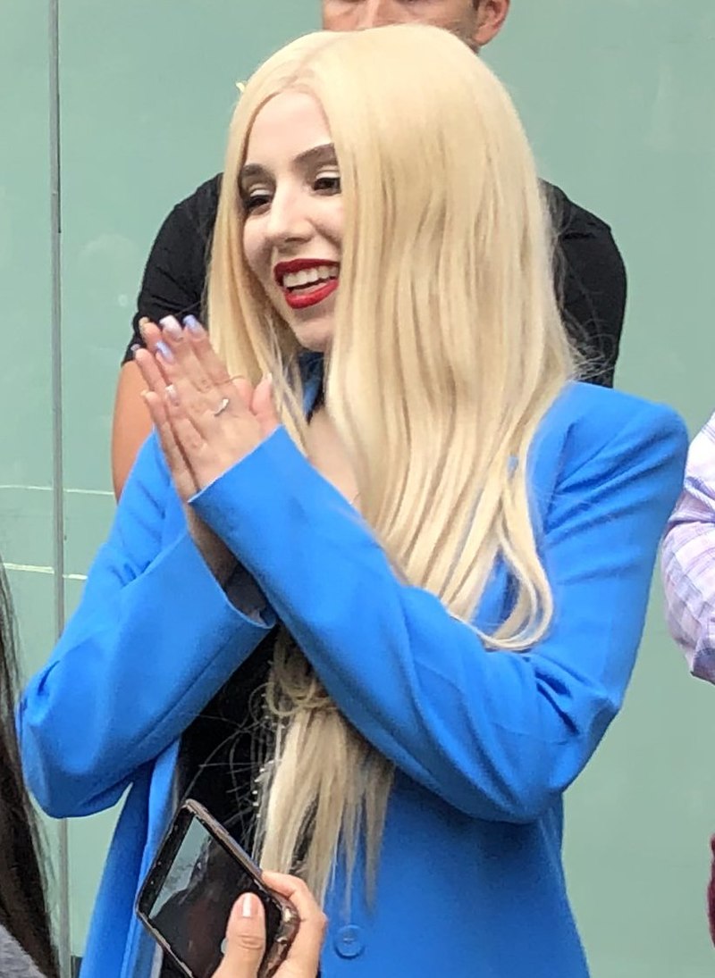 Ava Max - cliquer ici